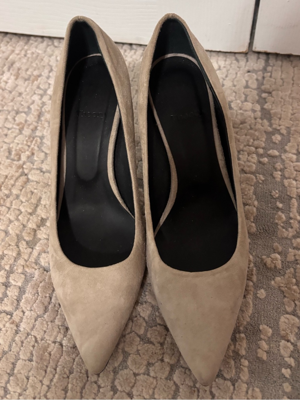 Theory never worn suede pump size 35